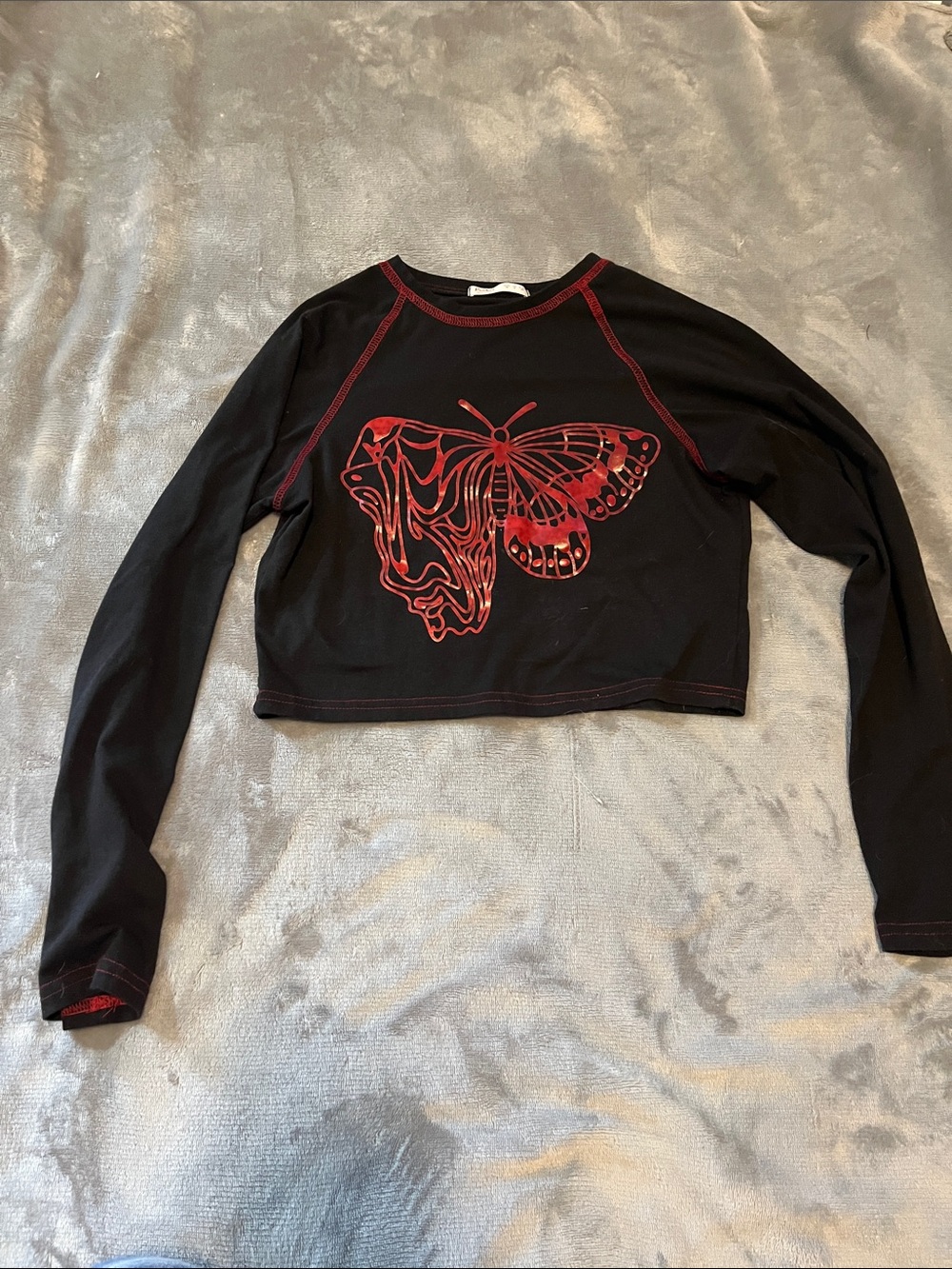 ROMWE Black Long Sleeve Crop Top with Red Butterfly Graphic